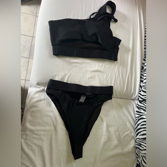 Two Piece Bathing Suit👙 - Picture 4 of 4